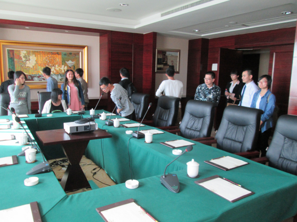 参观行政会议室