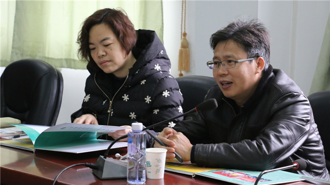 广州科技贸易职业学院商贸学院曾三军院长讲话(右)