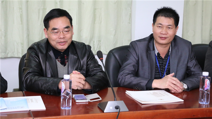 党委副书记张业宏讲话(左)