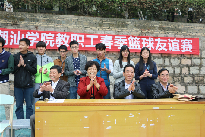 学院领导亲临现场观战