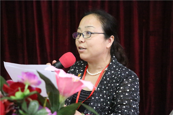 经济管理系主任李晓艳讲话