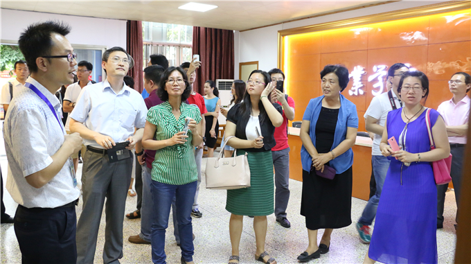 参观我院创业学院