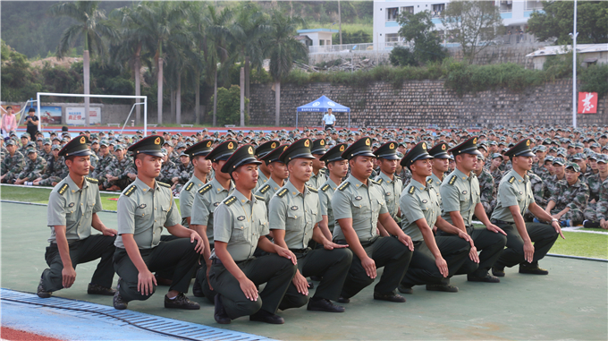 教官作师范表演