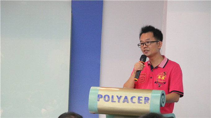 潮汕学院创业学院院长、海西电商学院副院长颜惠雄宣读入驻方案