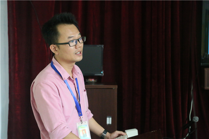 创业学院院长颜惠雄作创业教育介绍