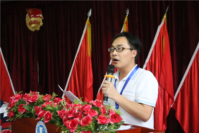 团委书记王克明宣读表彰决定