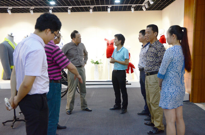 参观服装产业学院