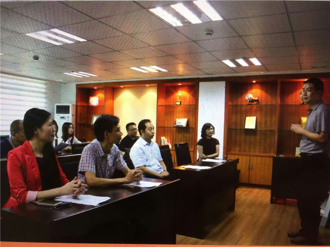 ���ڻ���ͨ���޹�˾���³�����������Ժ�ι���Ա���ܸù�˾�����