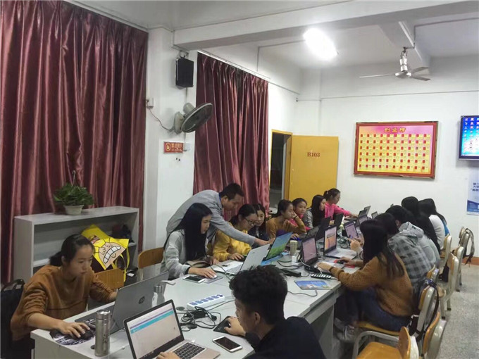 专职教师指导学生1