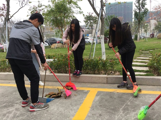 �����ɨУ԰��ͬѧ��