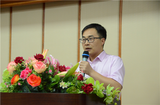 学院团委书记王克明主持仪式