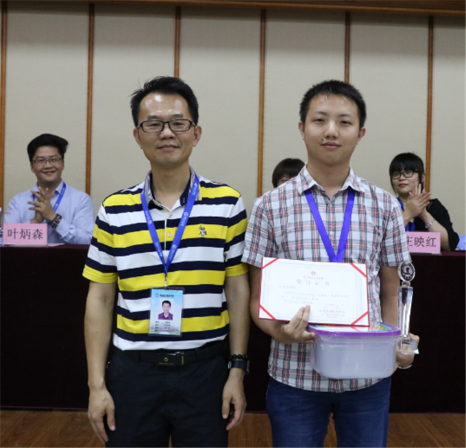 创业学院院长颜惠雄为教师组一等奖