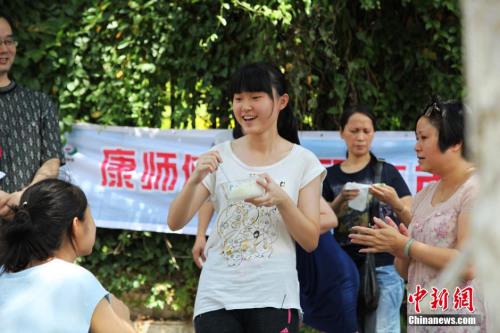 ����ͼ��2015��6��7�գ�ȫ���߿��������Ĵ�ʡ��֦����9000���������ڽ�40�ȸ�����Ӧս�߿����ߺ� ��