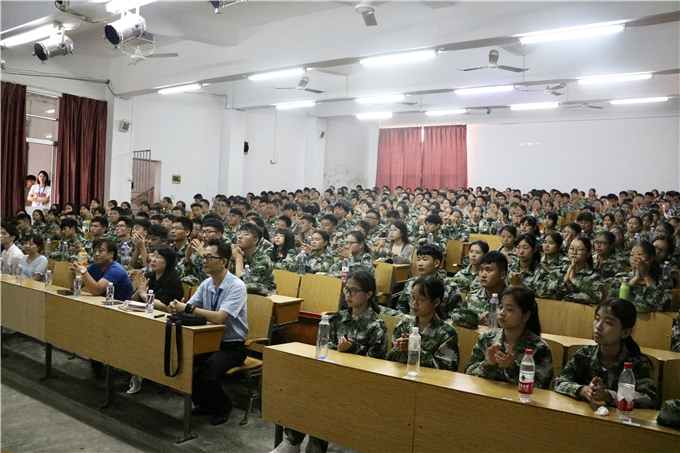 专业介绍会现场(1)