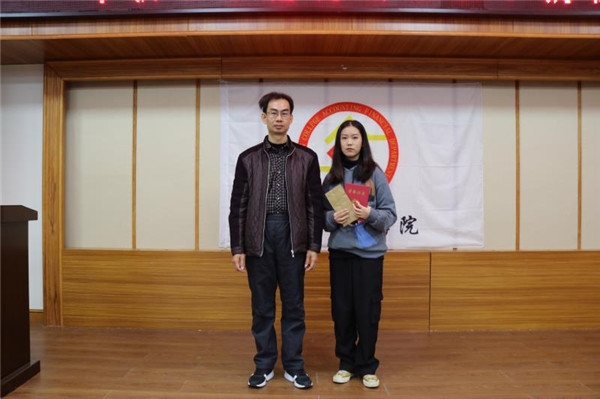 Ժ��������Ϊ��õ�һ���İ༶�佱