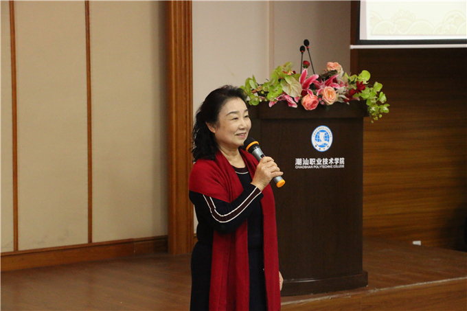 思政部主任刘冰青致辞