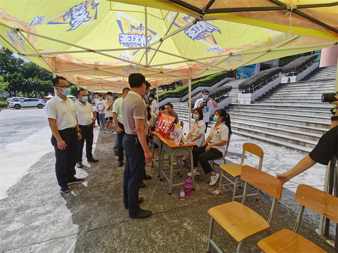 ѧУ�쵼������ѧԺ��ѯ���˽����