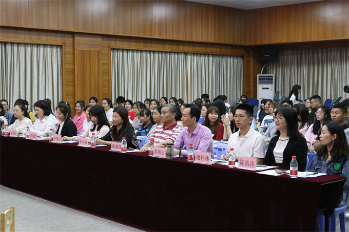 �α�����ί