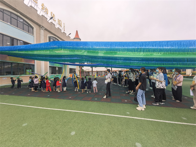 20级幼健班学生代表到幼儿园见习